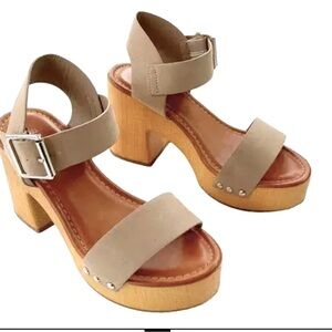 NEW-MIA Sabrinda Faux Suede Chunky Tan Clog Sandal-Size 7 Never Worn